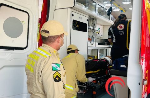 Homem é socorrido pelo Samu e Siate após ser esfaqueado no Centro POP