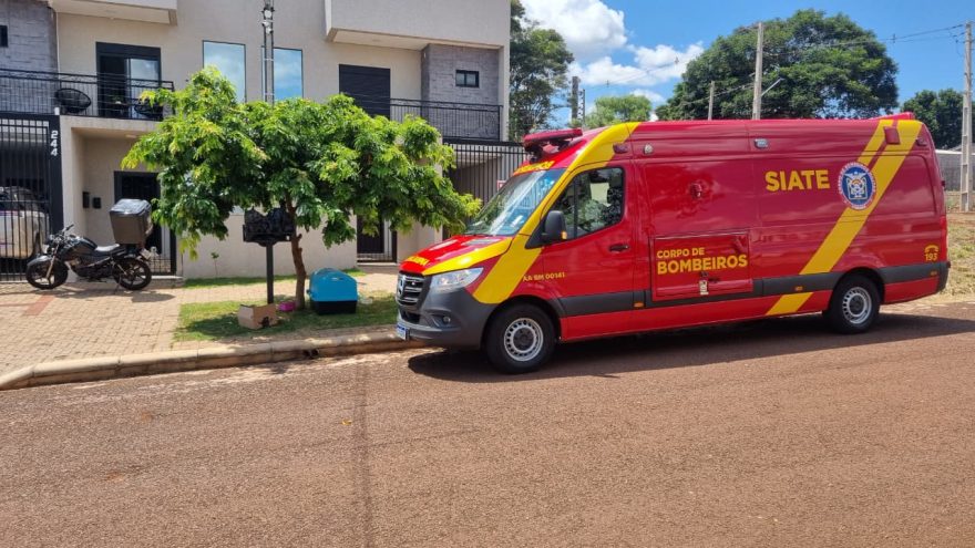 Acidente entre moto e caminhão deixa vítima no bairro Canadá