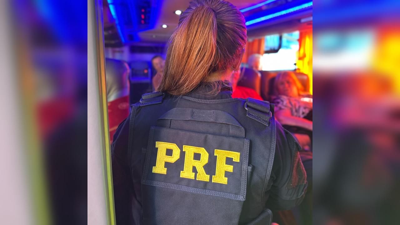 "Importunadas quando estão dormindo": PRF orienta mulheres sobre importunação sexual em ônibus