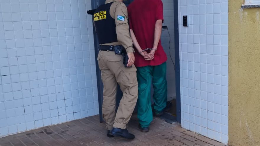 Jovem de 20 anos é detido pela PM após denúncia de violência doméstica