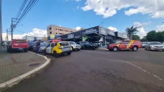 Pai e filho são mortos em loja de veículos na Rua Cuiabá, em Cascavel