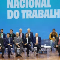 Imagem referente a Fim do 6x1: Lula propõe negociação entre patrões, empregados e governo