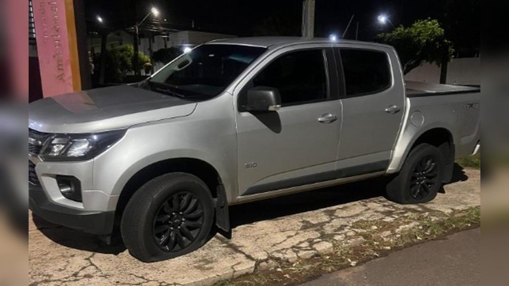 Homem armado com faca danifica pneus de cerca de 20 veículos em Goioerê