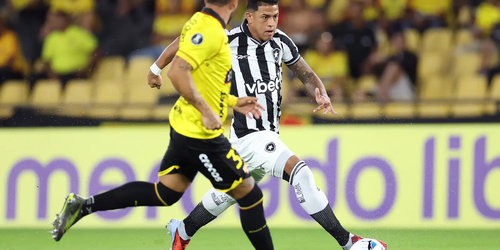 Pré-Libertadores: Botafogo arranca empate com Barcelona em Guayaquil Imagem referente a Pré-Libertadores: Botafogo arranca empate com Barcelona em Guayaquil
