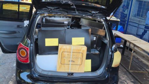 Ação conjunta entre PF, PM e Receita Federal apreende três veículos com vinhos descaminhados na fronteira