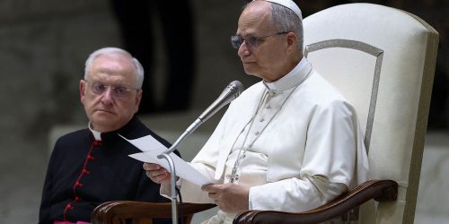 Vaticano adverte contra “culto ao corpo” da cirurgia plástica