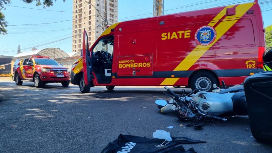 Motociclista tem lesões graves após colisão com caminhão no Bairro Coqueiral