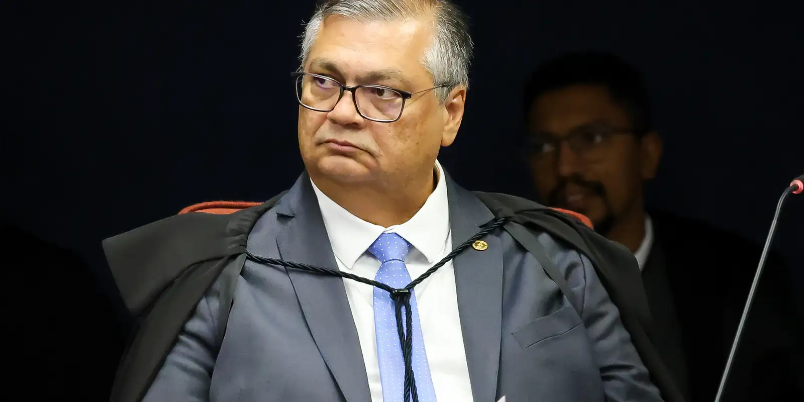 Dino afasta prefeito e vice de Macapá por suspeita de desvio de verba Dino afasta prefeito e vice de Macapá por suspeita de desvio de verba