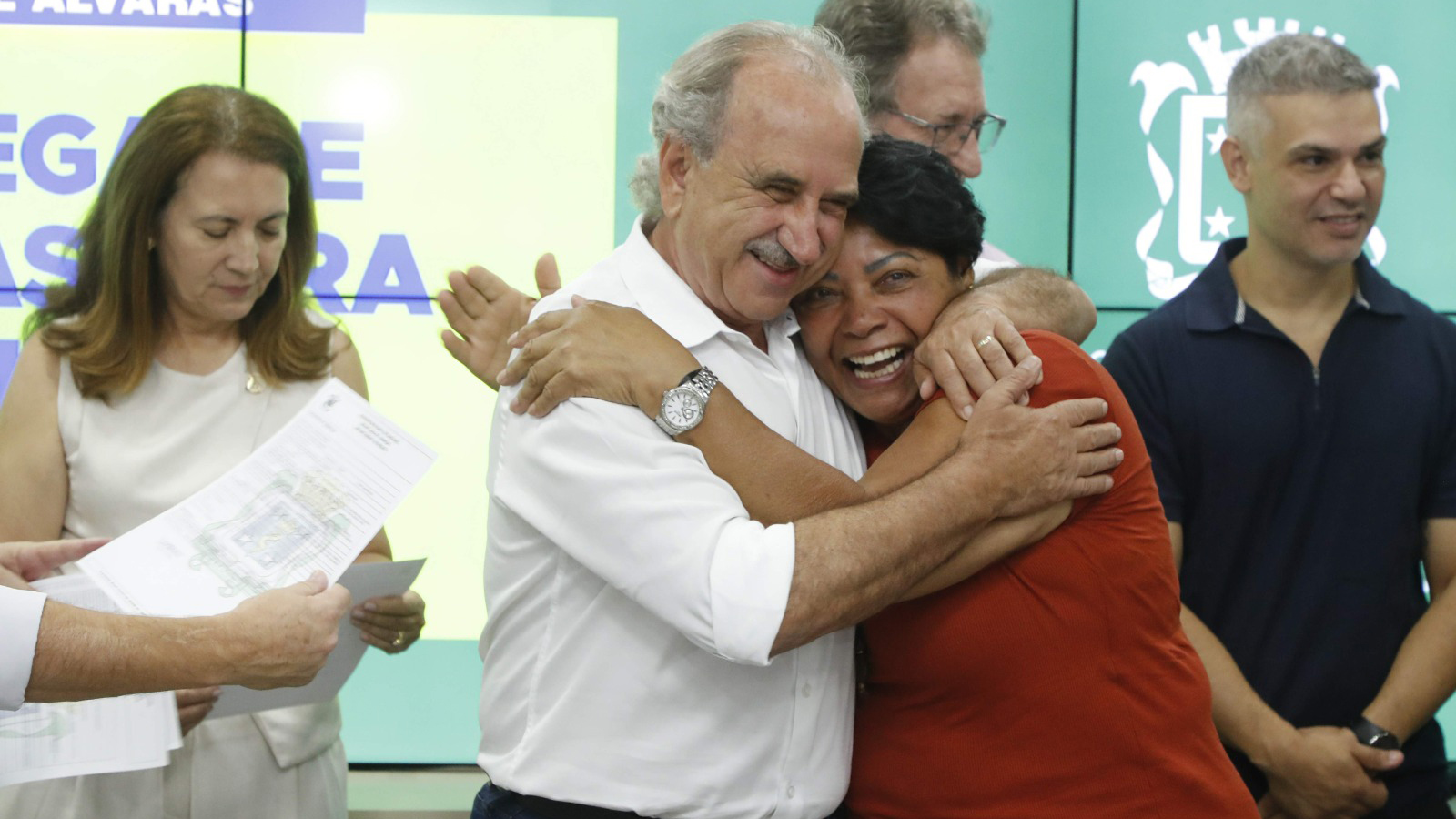 Prefeitura entrega 46 alvarás para ambulantes e reforça incentivo à formalização em Cascavel Prefeitura entrega 46 alvarás para ambulantes e reforça incentivo à formalização em Cascavel