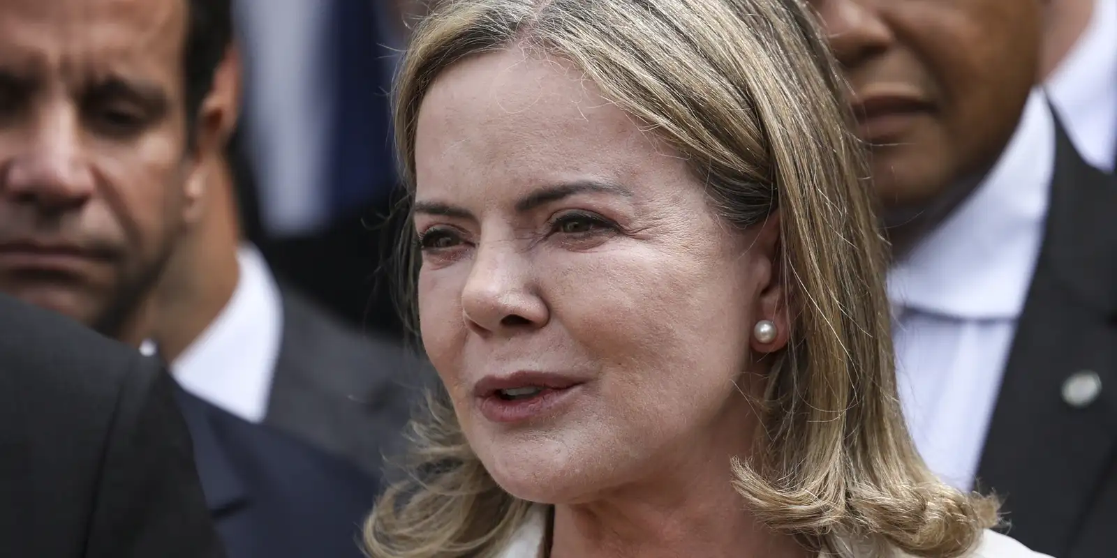 Gleisi confirma que deixa Secretaria de Relações Institucionais dia 31 Gleisi confirma que deixa Secretaria de Relações Institucionais dia 31