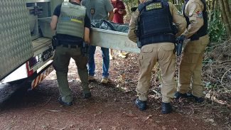 Cadáver encontrado no Lago Municipal não portava documentos; Marcas na terra levantam suspeita de homicídio