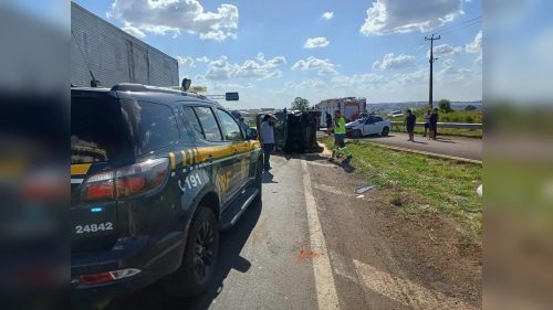 Motorista morre após tentar retorno perto de pedágio e ser atingido por caminhonete na BR-376