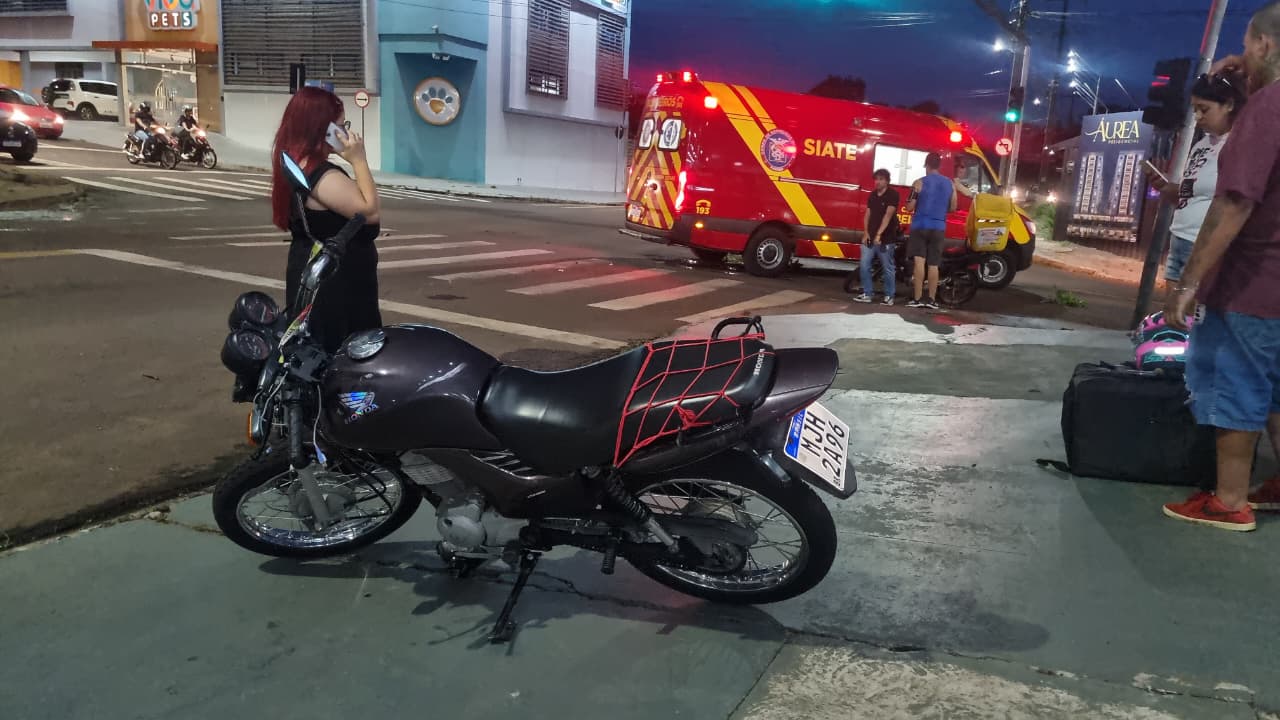 Colisão entre duas motos deixa homem ferido na Rua Cuiabá Colisão entre duas motos deixa homem ferido na Rua Cuiabá