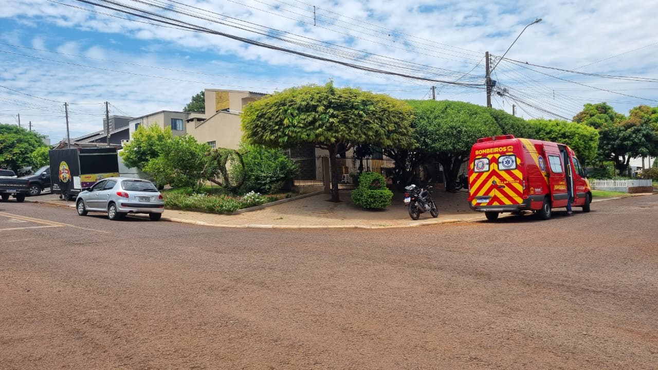 Motociclista fica ferido após colisão no Bairro Floresta Motociclista fica ferido após colisão no Bairro Floresta