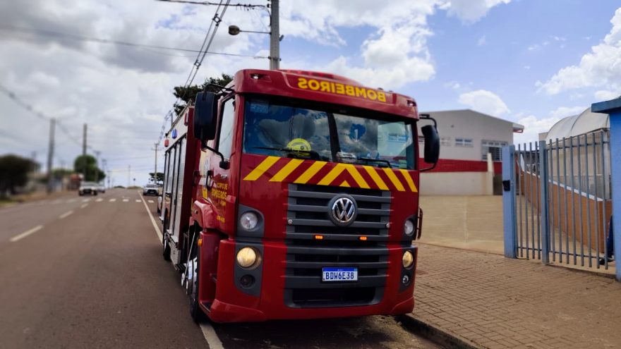 Bombeiros identificam curto-circuito em escola no Brasmadeira