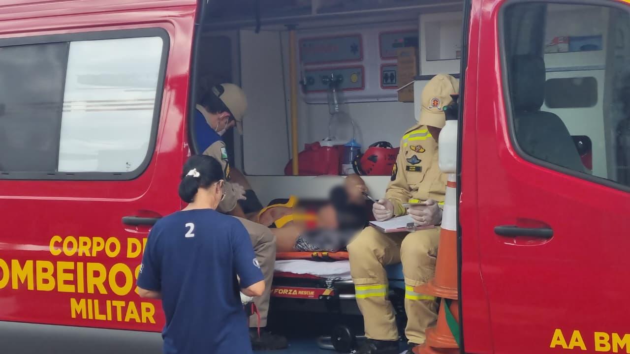Homem fica ferido ao cair de escada no Pioneiros Catarinenses Homem fica ferido ao cair de escada no Pioneiros Catarinenses