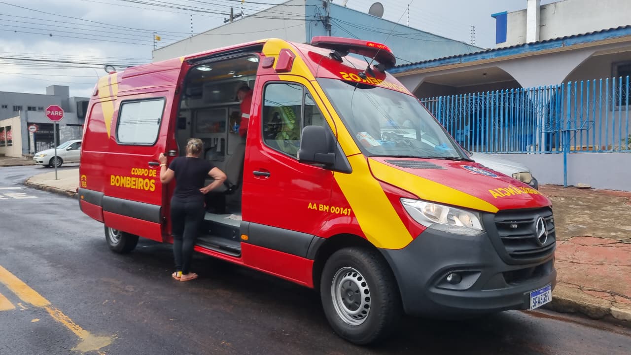 Trabalhador cai do telhado e fica ferido no Alto Alegre