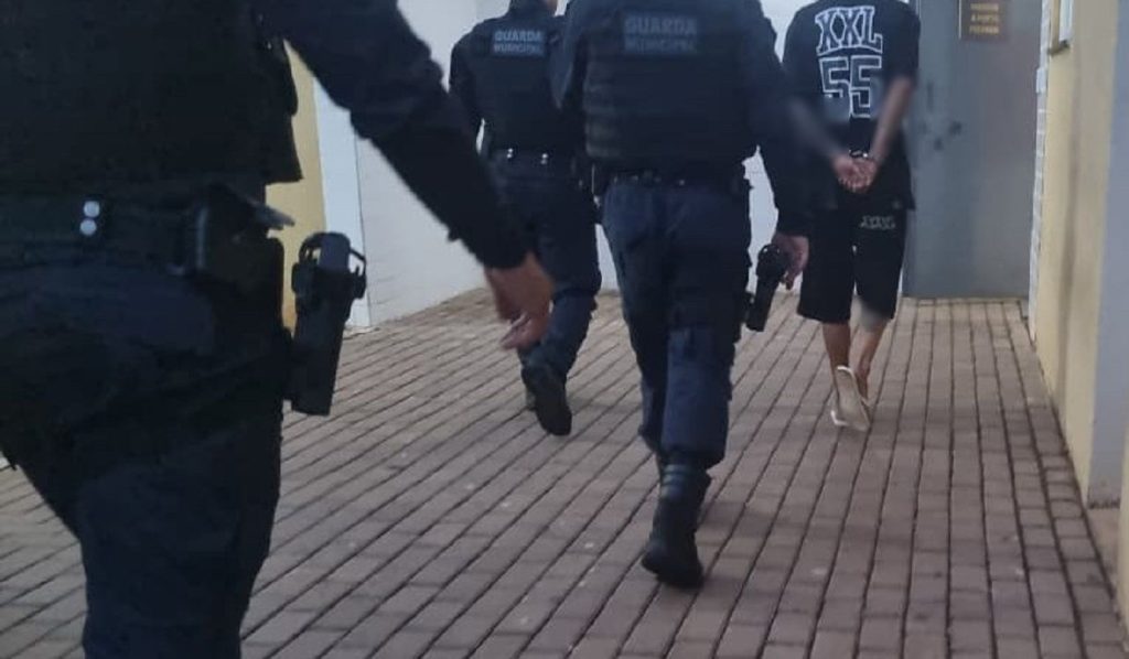 Homem é detido após descumprir medida protetiva no Conjunto Riviera