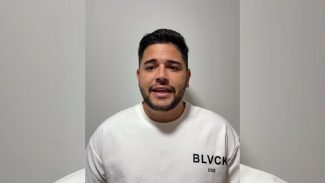 Defesa apresenta vídeo de acusado de matar pai e filho; 