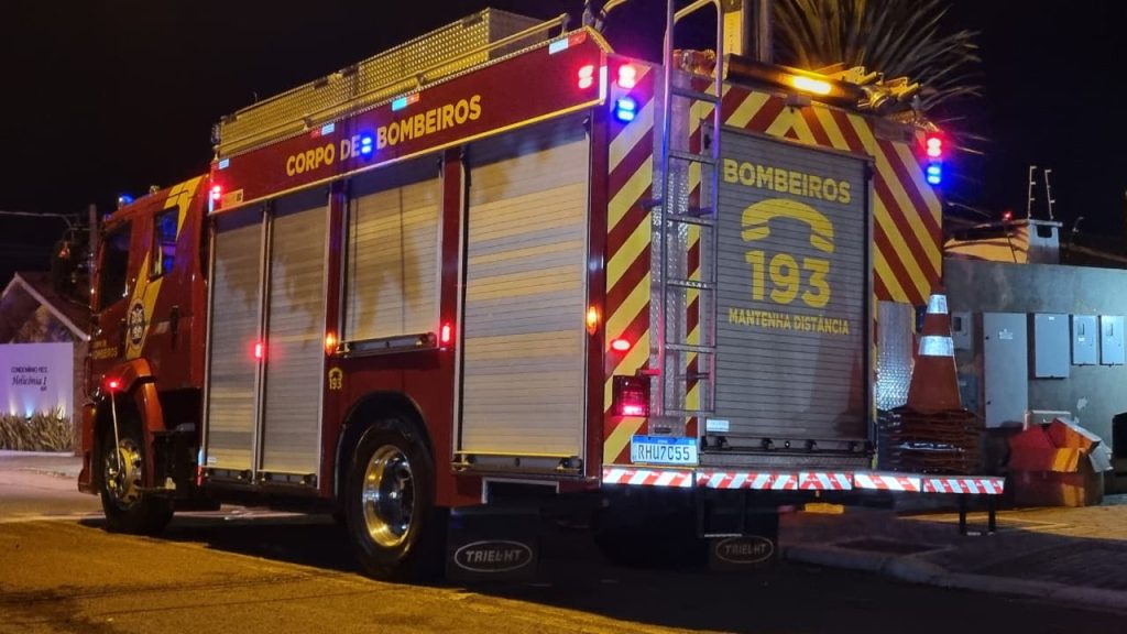 Busca por gato mobiliza Corpo de Bombeiros no bairro Cancelli, em Cascavel