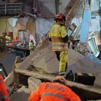 Imagem referente a Bombeiros resgatam última vítima de escombros de lar de idosos em MG