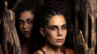 Peça de clássico grego discute violência de gênero e maternidade Peça de clássico grego discute violência de gênero e maternidade