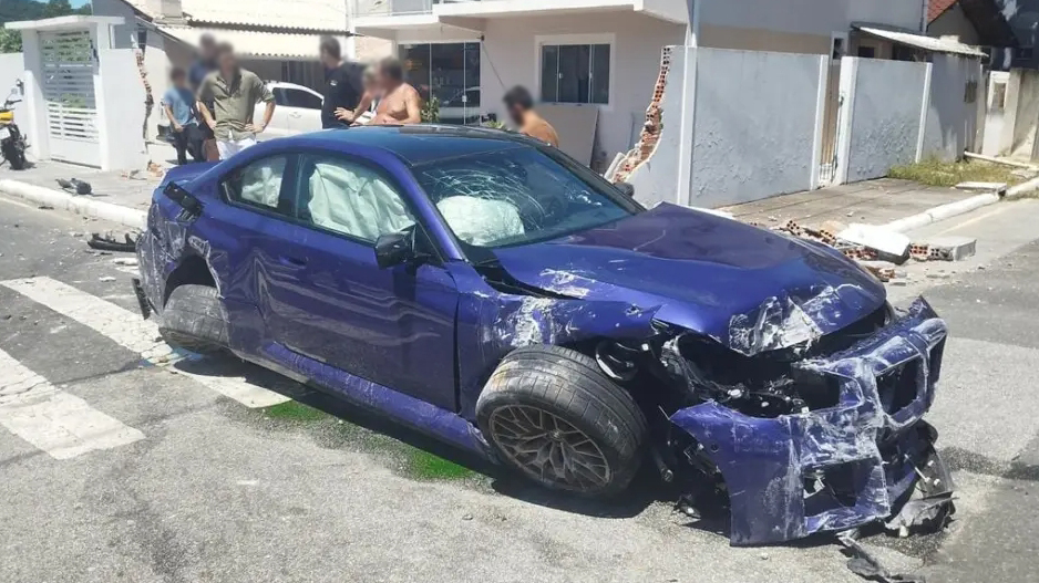 Motorista destrói BMW avaliada em R$ 650 mil após acidente em Balneário Camboriú Motorista destrói BMW avaliada em R$ 650 mil após acidente em Balneário Camboriú
