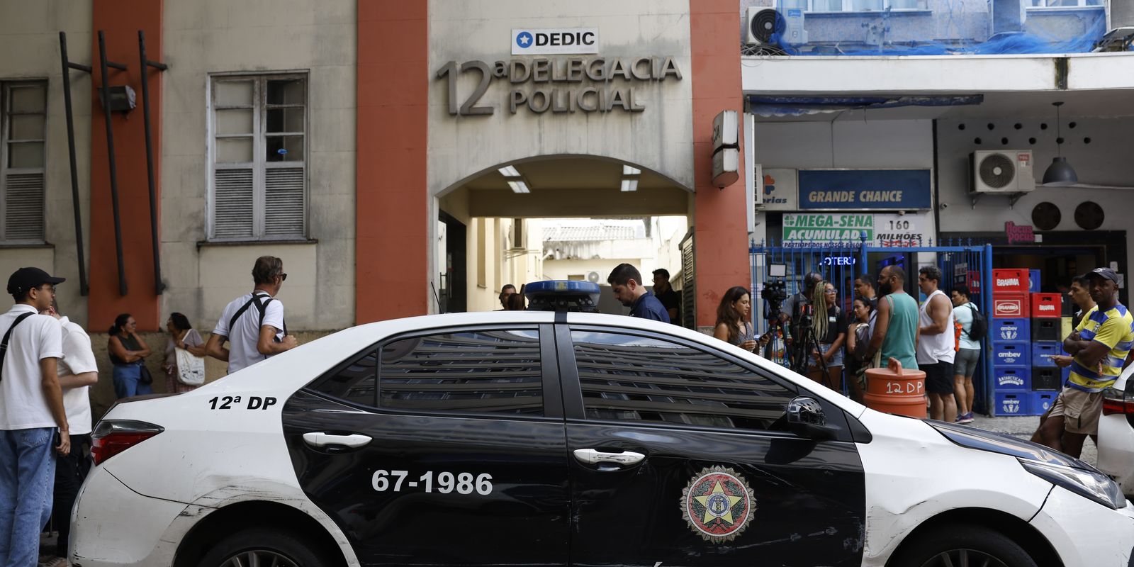 Adolescente envolvido em estupro coletivo no Rio se entrega à polícia Adolescente envolvido em estupro coletivo no Rio se entrega à polícia