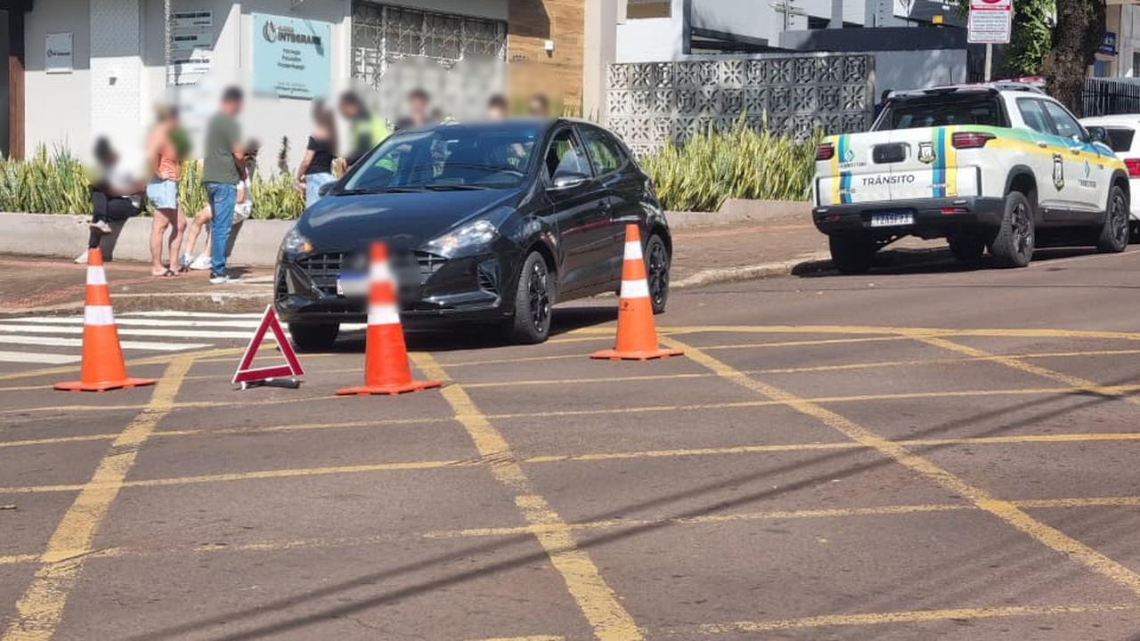 HB20 e Fiesta colidem em cruzamento perigoso no Centro HB20 e Fiesta colidem em cruzamento perigoso no Centro