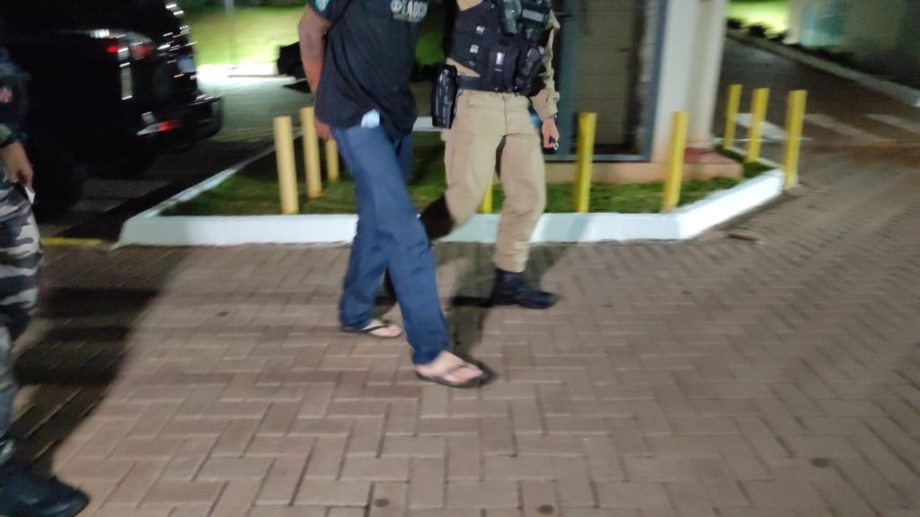 Mandado de prisão é cumprido em residência no bairro Brasmadeira, em Cascavel