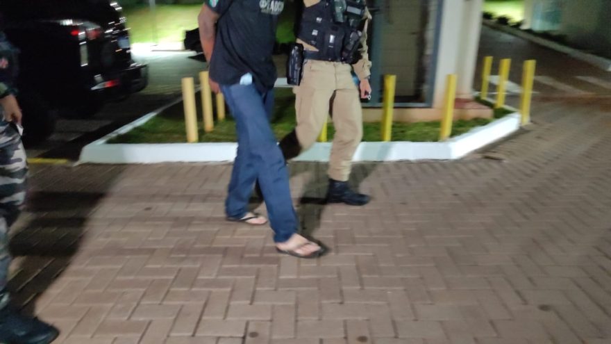 Mandado de prisão é cumprido em residência no bairro Brasmadeira, em Cascavel