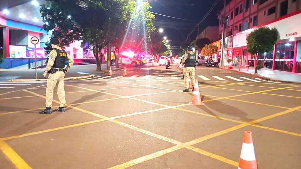 Operação integrada fiscaliza trânsito e fecha três estabelecimentos em Palotina