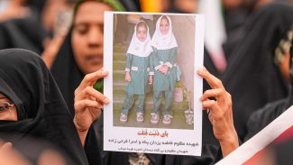 Ataque a escola de meninas no Irã expõe horrores da guerra Ataque a escola de meninas no Irã expõe horrores da guerra