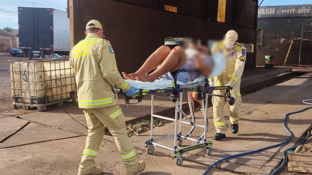 Homem fica ferido ao cair de moto na Avenida Santa Maria