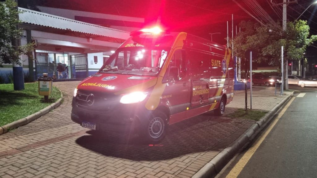 Jovem é socorrida pelo Siate no Ciro Nardi