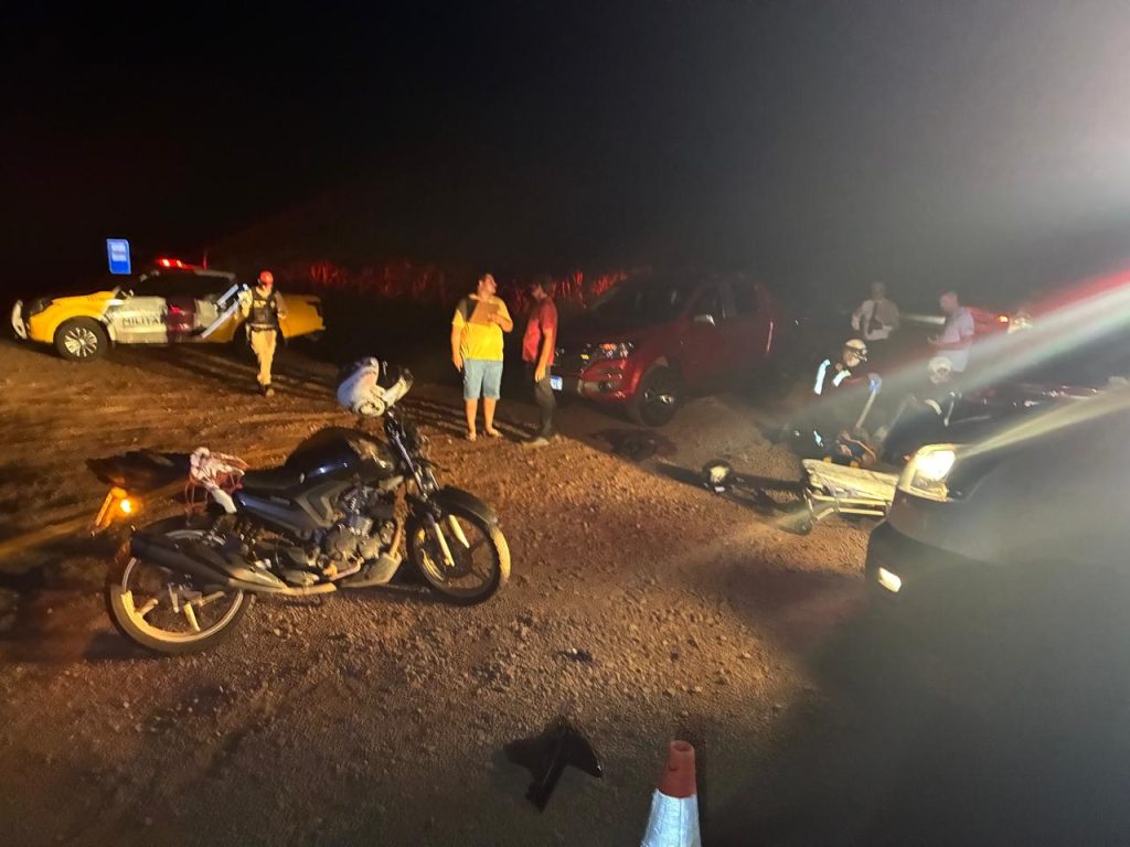 Colisão entre carro e motocicleta deixa rapaz ferido na PR-182 em Maripá