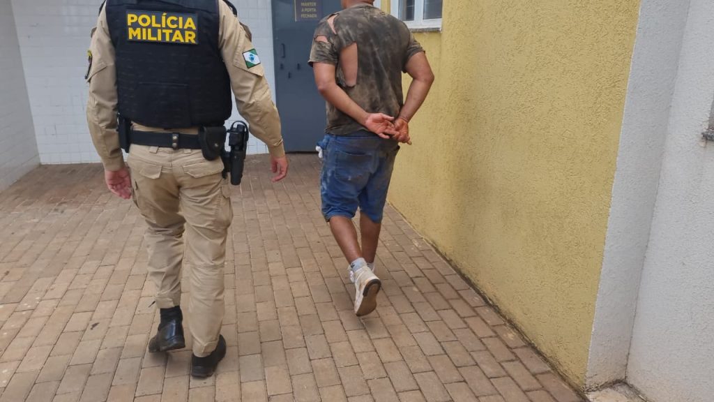 Homem é detido após denúncia de violência doméstica no bairro Cascavel Velho