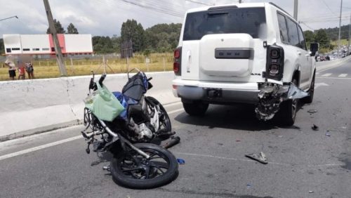 Adolescente de 17 anos é socorrido em estado crítico após moto bater na traseira de carro em Piraquara Adolescente de 17 anos é socorrido em estado crítico após moto bater na traseira de carro em Piraquara