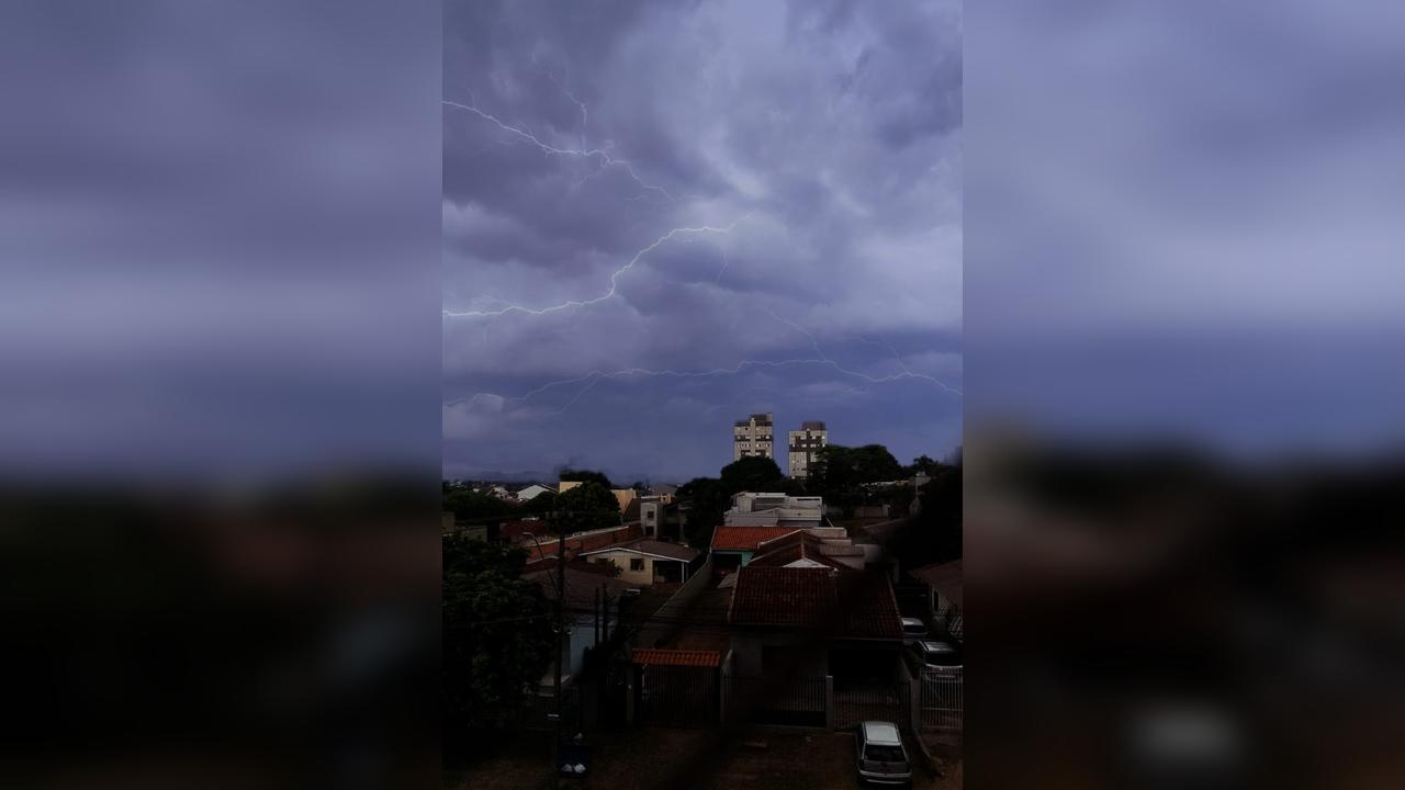 Instabilidade aumenta e Cascavel pode ter pancadas de chuva com trovoadas