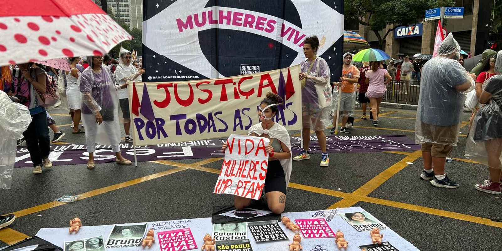 SP: ato das mulheres pede fim da violência e defende fim da escala 6x1 Imagem referente a SP: ato das mulheres pede fim da violência e defende fim da escala 6x1