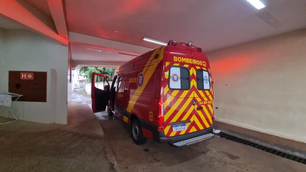 Jovem em tratamento contra trombose cai de escada e sofre pancada na região pélvica em Cascavel