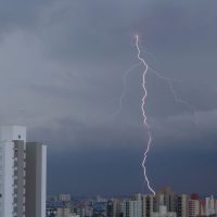 Imagem referente a Chuva em SP provoca alagamentos e deixa zona leste em estado de alerta