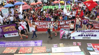 “Parem de nos matar”: exigem mulheres no 8 de março em Brasília