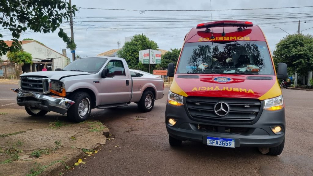 Motorista fica ferida em acidente de trânsito no Parque São Paulo