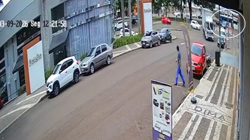 Câmera flagra conversão irregular que resultou em acidente na Avenida Brasil, em Cascavel Câmera flagra conversão irregular que resultou em acidente na Avenida Brasil, em Cascavel