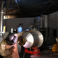 Imagem referente a Faturamento da indústria sobe 2,3% em janeiro, mas está abaixo de 2025