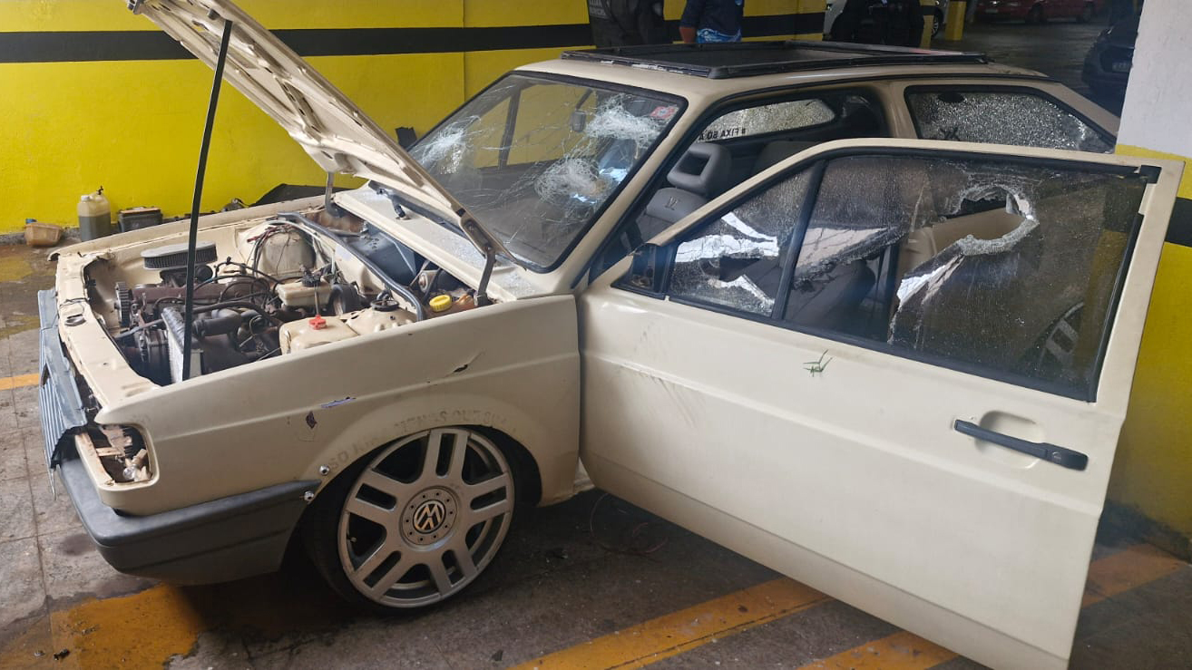 Homem destrói o próprio carro após saber que Gol seria apreendido