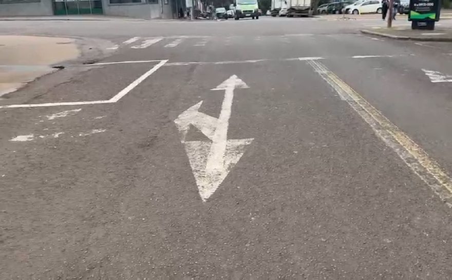 “Que faixa é essa?  Não dá para saber”, alertam motoristas sobre sinalização confusa na Rua Riachuelo em Cascavel