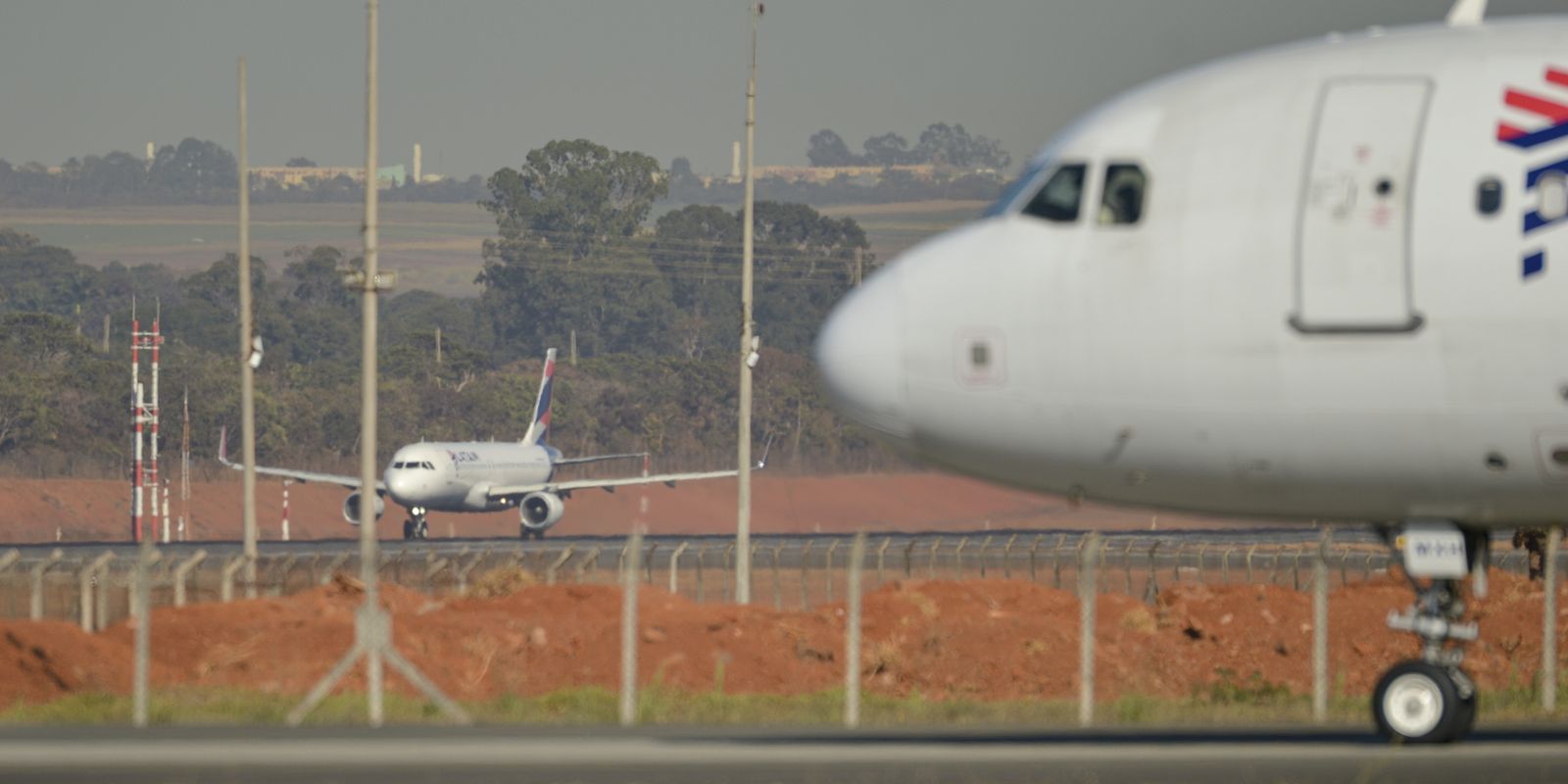 Após ameaça de bomba, voo da Latam de Brasília a São Paulo é adiado Após ameaça de bomba, voo da Latam de Brasília a São Paulo é adiado