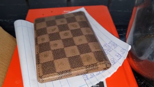 Tráfico organizado? Caderno é encontrado em ponto de tráfico com diversas dívidas de possíveis usuários Tráfico organizado? Caderno é encontrado em ponto de tráfico com diversas dívidas de possíveis usuários